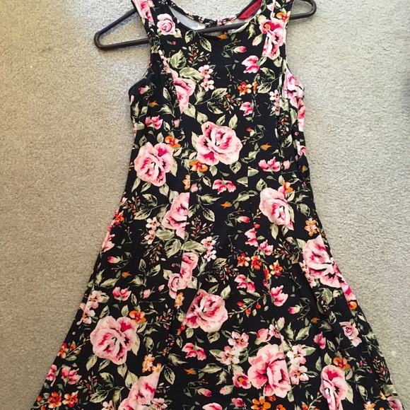 Floral semi-fitted mini dress - Picture 1 of 5